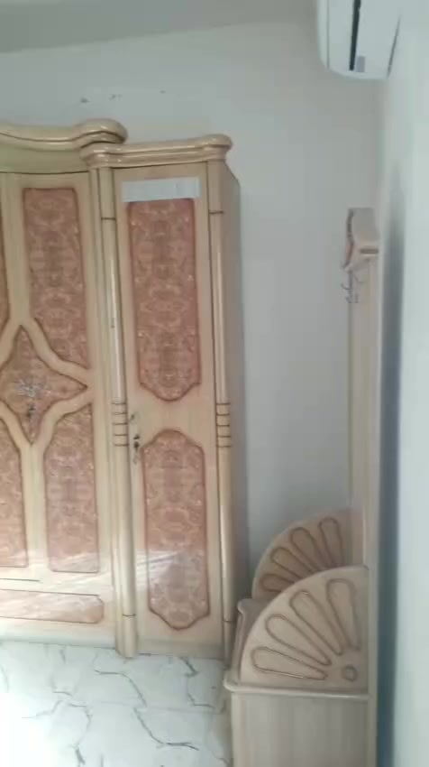 غرف اخشاب عدد ٢ للبيع استخدام قليل نظيفات ٩٥ % البيضه سعرها ٦٥٠ وبيه مجال والثانيه مليون ونص للاستفسار ***********
