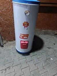 عندي سخان للبيع سعه 120 بكاني بغداد شارع حيفا السعر النهائي 50     077...