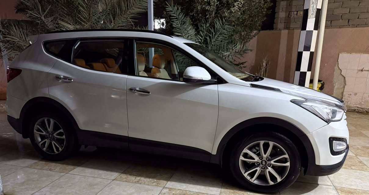 السلام عليكم سياره سنتافي خليجي 2015 للبيع فقط تخم تاير جديد حداديه جديده ما ناقصه شي السياره بيه بارده بل جاملغات الخلفيه قليل و مكحل عله كدهم السياره نص فول السعر 205 و بيه مجال قليل عنوان السياره البصره للاستفسار *********** ما متواجد عله الفيس فقط اتصال او واتساب
