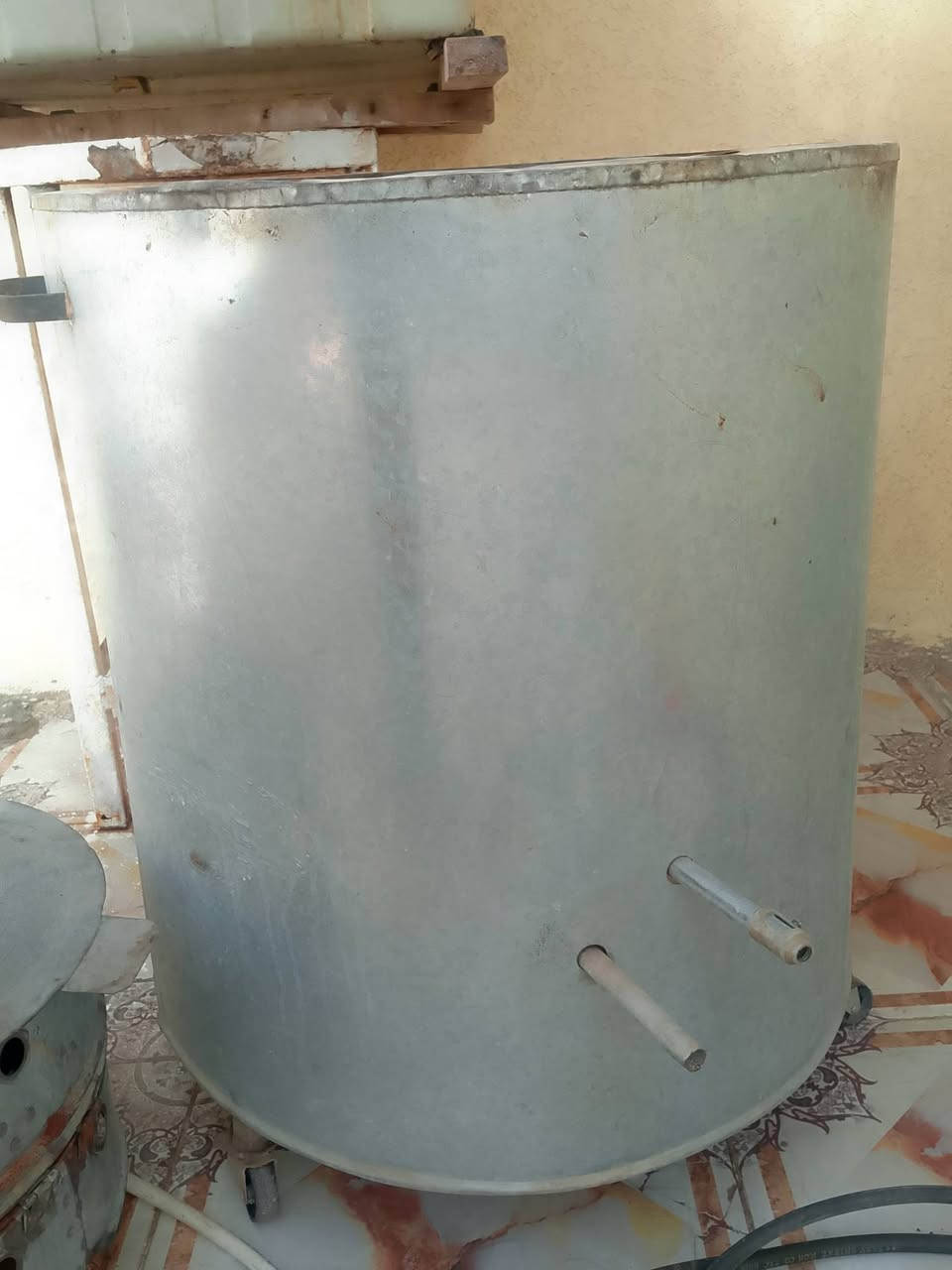 السلام عليكم تنور للبيع استعمال قليل السعر 30 وبي مجال الشراي *********** واتساب
