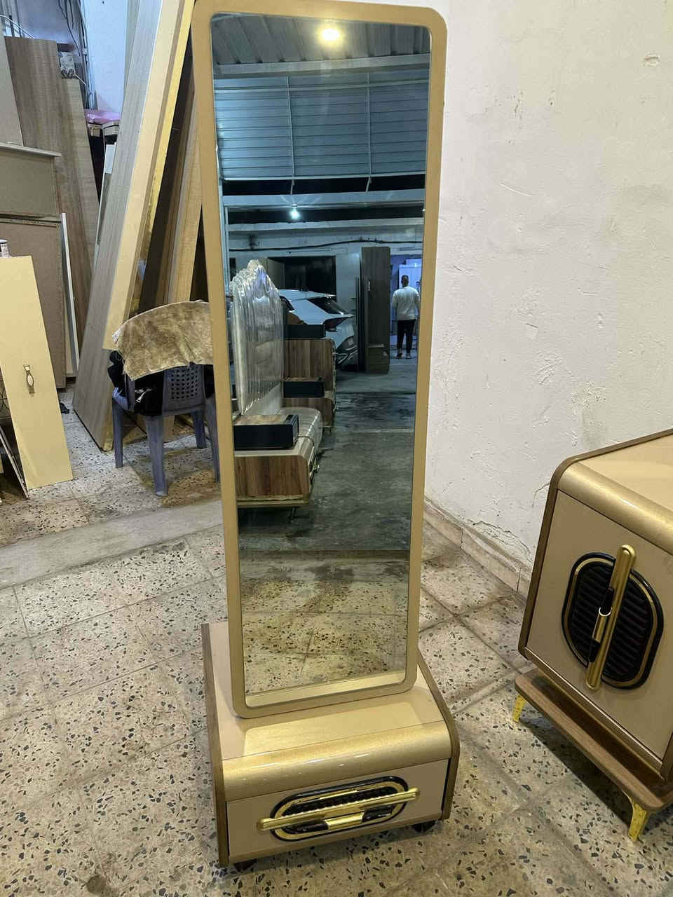 ✨ غرفة تركي 🇹🇷 اصلي صبغ حراري9 قطع
نظام أبواب  موديل حديث جام ليزري
سرير مخزن عملي
 ضهر بلوك
 قماش وتر بروف أصلي
✨ نظافة 90/💯
شد ونقل مجاني داخل بغداد
 توصيل للمحافظات بأسعار رمزية


**إذا كنت صاحب هذا الإعلان وتريد حذفه لأي سبب، رجاءا أرسل رسالة إلى الدعم الفني**