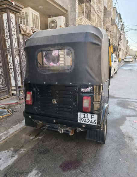 سلام عليكم تكتك موديل 15 تكتك كاملة تخم تاير تخم بنزات بريك كهربائيات كلهة شغالة محرك ناعم خير من اللة لا تنقيص لا تبخر للعم كصتهة لونه اصفر بلادي حتة جامتهة بلادي رقم بسمي رايدهة ب 4.500 مكاني الشعب حي البساتين رقمي *********** شراي خابر مو شراي لا تعبني
