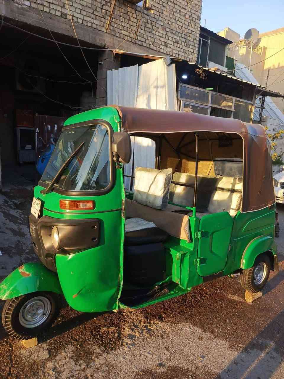 سلام عليكم تكتك موديل ٢٢ مرقمة بسمي محرك مامفتوح لأ تبخير بيه ضربه بل لغد مصلحه ولغد الثاني مامصلح جاهزه تايرات جديده باتري جديد كرام شفتات اثنين جداد  سعره 8750وبيه مجال عنوان بغداد الجديده ***********
