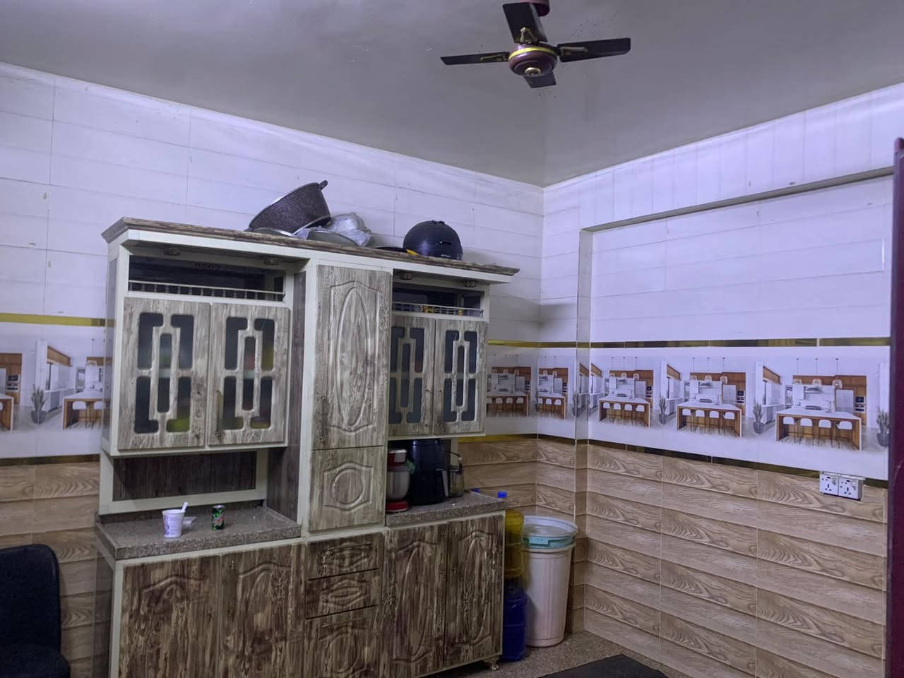 بيت ٢٠٠م في منطقه الاسمنت للبيع ✅
موقع ممتاز 🟢قريب جدا علا شارع نادي الصناعه ☑️
بناء ٢٠١٠ طابقين للاستفسار مكتب الشمس 🌞 للعقار 
***********
