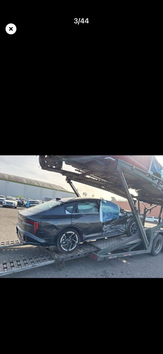 سلام عليكم سيارة كي 4 موديل 25 حادث بس باب ماشية ٤٠٠ سيارة جيتي لاين بدون فتحه سيارة جديدة البيع سعر واصل البصرة ١٣٣ بدون كمرك هاذ رقمي ***********
