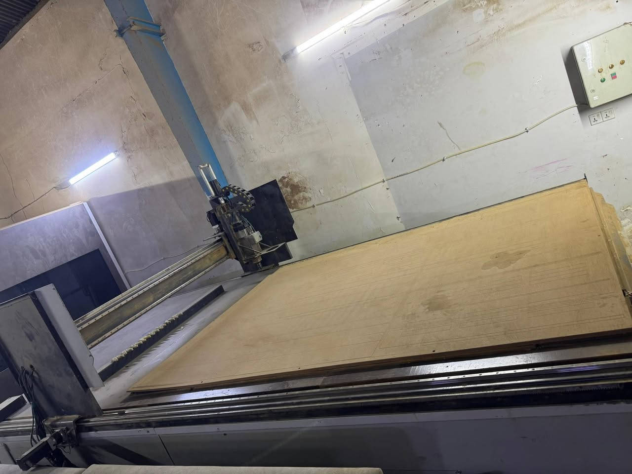 للبيع ......
ماكينة كبس الوان pvc  وماكينة حفر cnc 

مواصفات ماكينة كبس الالوان 

12 متر 
طاولة فاكيوم لتثبيت الألواح 
غطاء حماية 
زر ايقاف الطوارئ 
نظام عمل اوتوماتيكي 

جاهزة للفحص ...

مواصفات الcnc 
500×275
عدد المحاور 3 .axis 
رأس واحد 
سرعة الحركة 15.30 متر بالدقيقة 
قدرة السبندل .3.5...6 كيلو واط 
جاهزة للفحص ..

تواصل على الرقم ..***********
