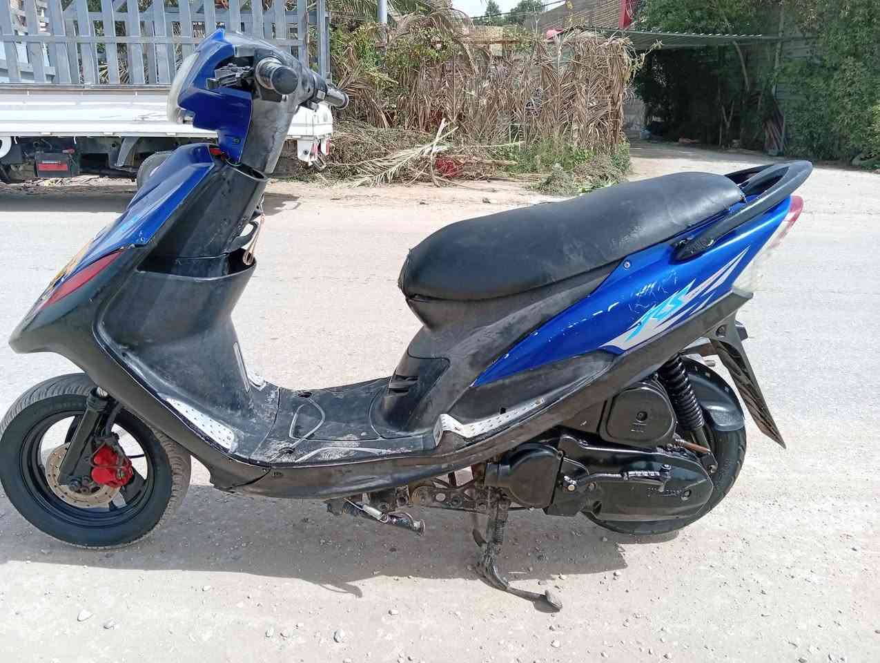 السلام عليكم دراجه ماكس للبيع تخم تاير جديد باتري جديد شلعه ومعدل فول كهربائيت كله شغاله مبدل بس ولفات بيه مره وحده مفتوحه كيلو متر كيج بانزين كله شغال 
ملاحظه.... نقصه راجز سلف فقط  مكينه خير من الله لاتنقيص ولاتبخير  السعر 375وبيه مجال قليل 
***********
