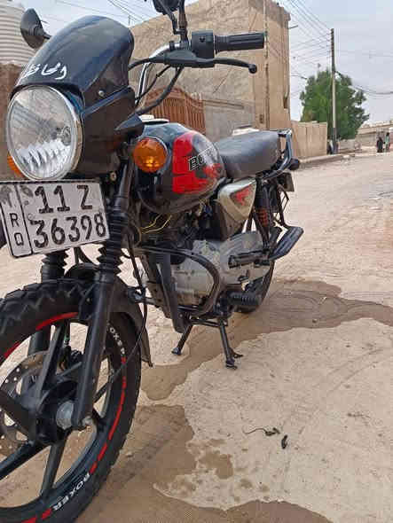 دراجه مكفوله كفاله عامه من كلشي تخلي صندوق و تروح تشتغل على باب الله موديل 22 شهر 12 ماشيه 10 آلاف حقيقي السعر:  2600 و بيه مجال حك الجيه و الشراي يتصل  الرقم *********** العنوان بغداد كراده
