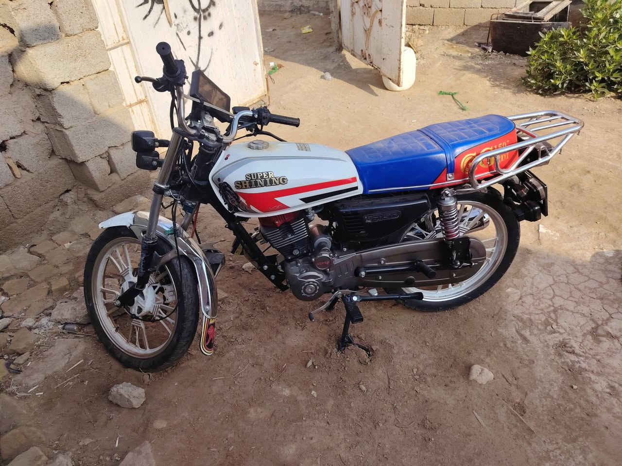 دراجة للبيع سونك مرقمه حادثه بس دبلات وستيرن شاصي مكفول مابيه شي سعره مليون وبيه مجال تصال عله رقم ***********
