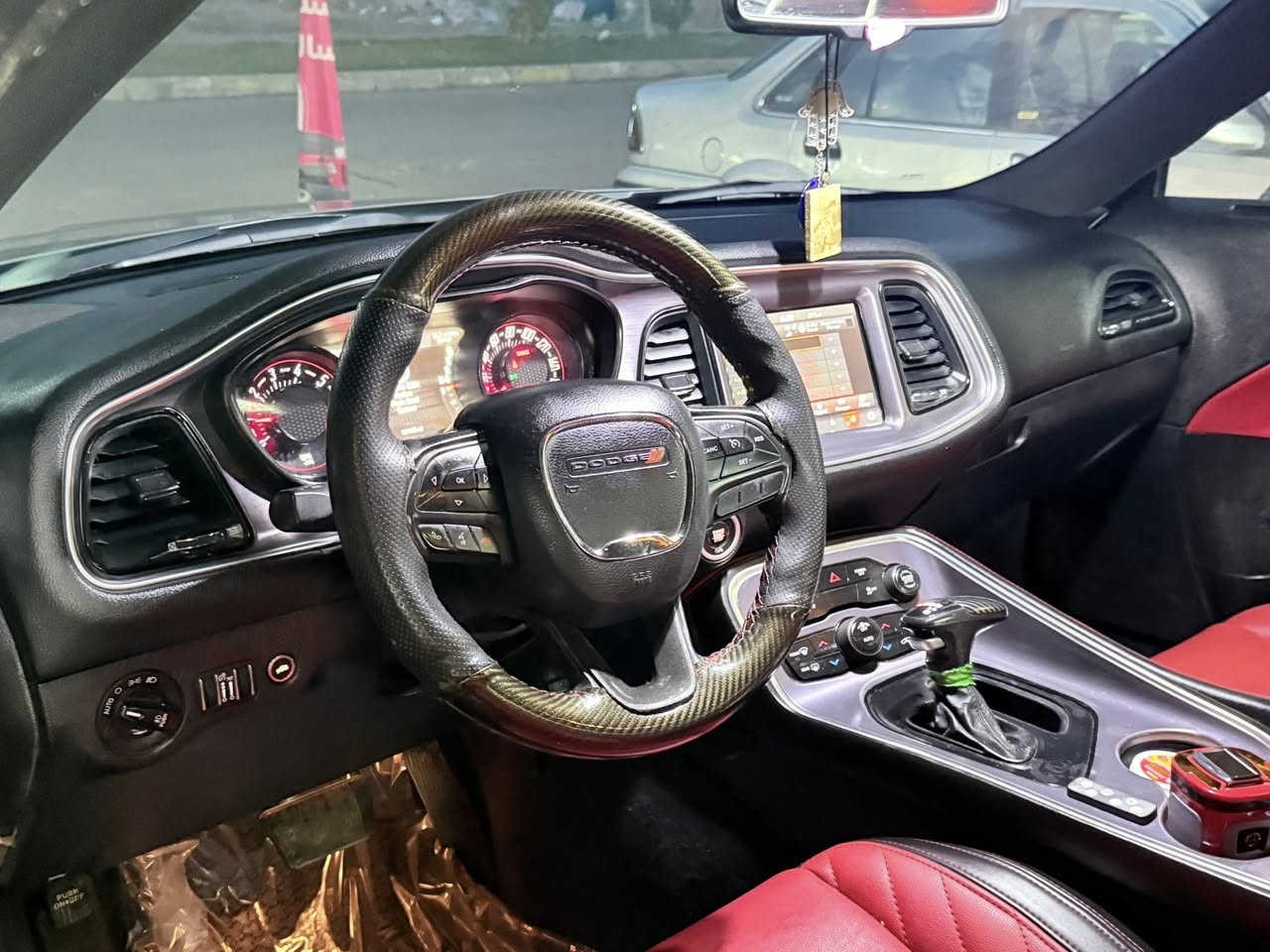 السلام عليكم شباب 
جالنجر 2017 
اللون سمنتي 
بجم كبس 
دمام بالصندوق
حادث جاملغ خلفي وشوية من الصندوك 
سنوية 2031 
سياره باسمي تحويل مباشر 
داخل جلد جديد 
رقم حلو شبه مميز 
السياره كاملة مكملة من كل النواحي مابيها اي نقص 
مواصفات عادية شاشة جبيرة 
للبيع او مراوس بجارجر مكان بغداد 
السعر 168 $ 
للاستفسار ***********
