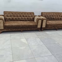 للبيع تخم قنفات ثمان مقاعد نظيف سعره ٥٠٠ الف بيه مجال للاستفسار 077199...