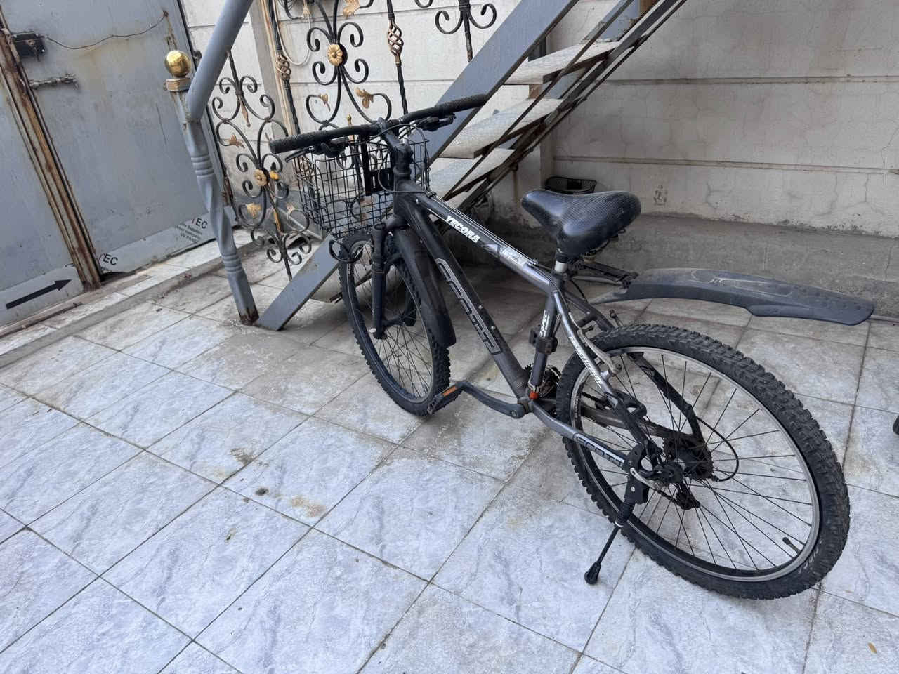 � بايسكل سكوت 26 أصلي – حالة نظيفة وجاهز للاستخدام
* ماركة: Scott
* حجم العجل: 26 إنج
* نوع: Mountain Bike (جبلية)
* فرامل: ديسك أو عادية حسب الموديل
* قير: Shimano (سرعات متعددة)
* هيكل ألمنيوم خفيف وقوي
* مناسب للشارع والطرق الوعرة


**إذا كنت صاحب هذا الإعلان وتريد حذفه لأي سبب، رجاءا أرسل رسالة إلى الدعم الفني**