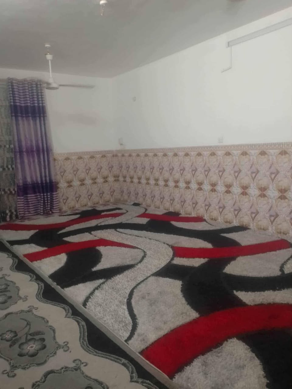 بيت للبيع حي العسكري قرب الادله الجنائيه 200متر طابق ونص الطابق الثاني مفصول ع الشارع باب وحده ترميم جديد كولش نضيف الطابق الاول غرفتين 4/6///صاله 7/4///استقبال4/8///حمامات داخلي واخارجي ثنين مناور //مدخل 3//2//طرمه جبيره الطابق الثاني غرفه وصاله ومطبخ وصحيات وسطح //السعر135🔐 استفسار ع هذا الرقم ***********واتساب ***********
