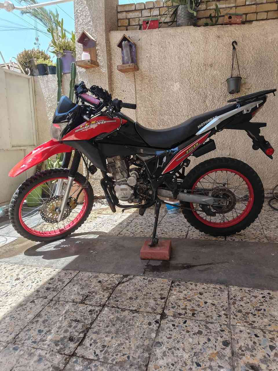 السعر 1250 
ماكو هيج سعر الدراجه مرقمه مستعجل
لونسن قفاز 2023 150 cc   مرقمه اربيل بسمي
طالعه 2025 
دراجه ينرادله ملاحظات ترجع بلادي 
***********

