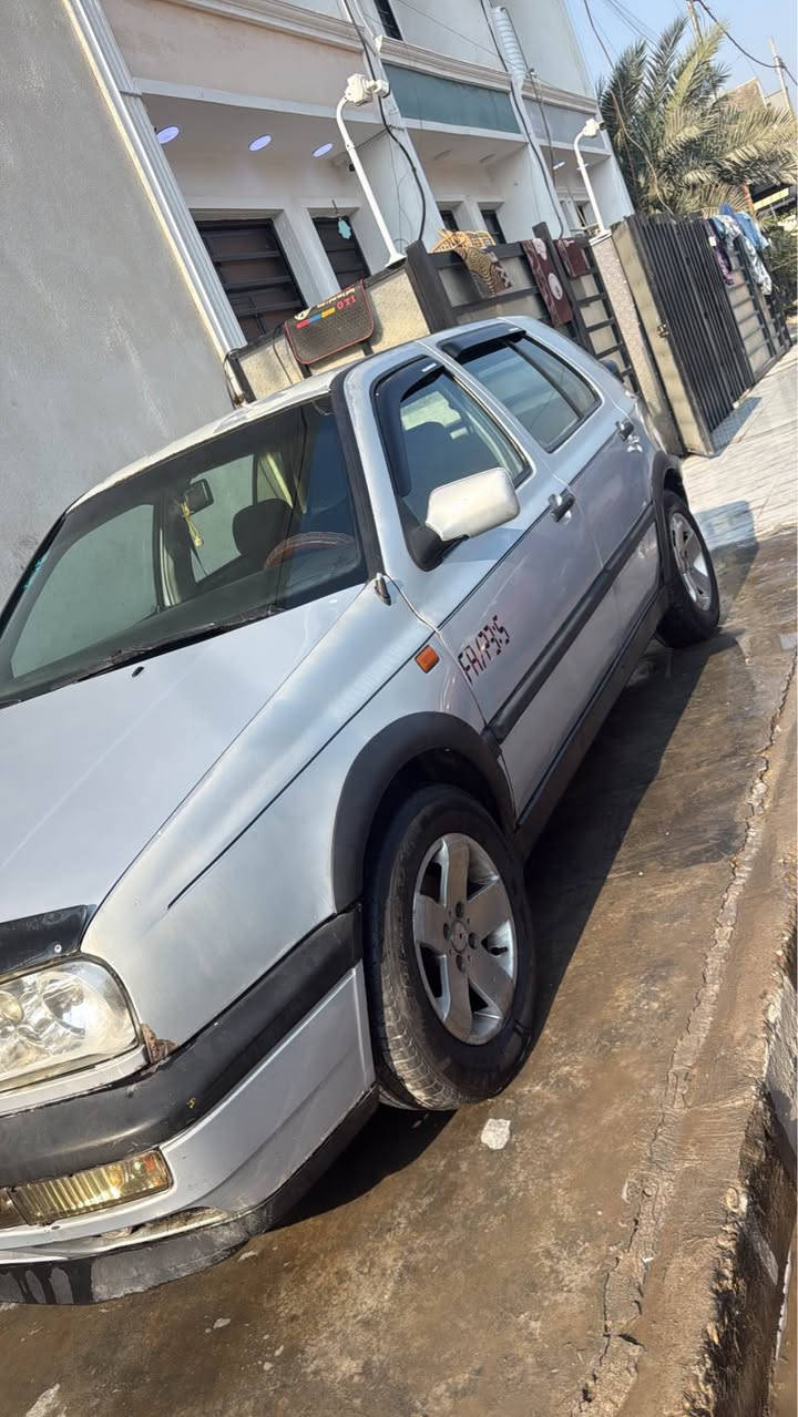 كولف 92
‎ محرك 2000 كير اوتو   
‎كهربائيات. وتفاصيلها كل على  وضع الشركه ما ملعوب بيها 
‎طبعا السياره  صدرها امامي خلفي     
‎كير مكينه تمام 
‎تبريد ثلج شغاله.  
‎ ويل رياضي وتخم تاير   
‎ غرفتها نظيفه 
‎السياره كاملها مكمله اي نقص ما بيها  
‎رايده 42 وبيها مجال بسيط
‎مكاني الدوره  *********** بغداد, العراق
