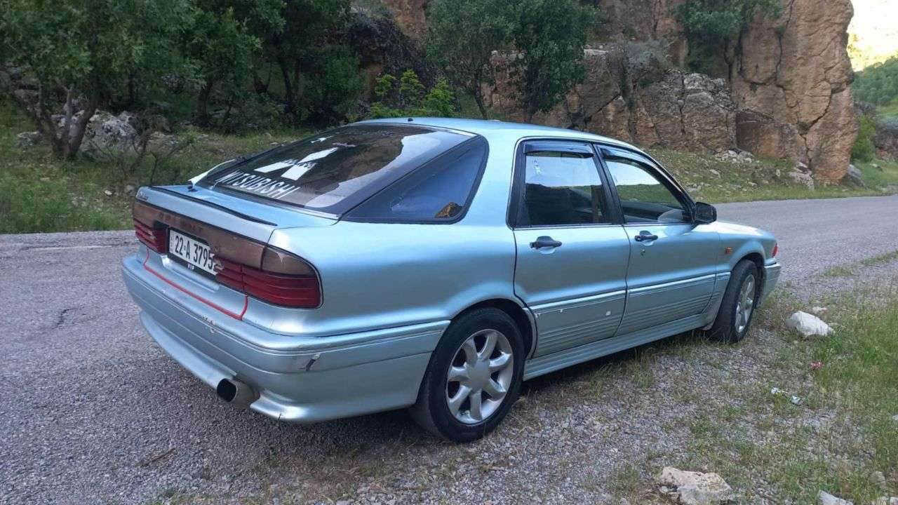 گلاند 1992 
مەکینە گەورە
سویج کۆنترول و ئاوینە کارەبا چوار جام کارەبا
سەنەوی و رەقەم و هەزەی نویە
چوار تایەی تازە 
گێر و مەکینە و تەقەو ڕەقە بەشەرت
یەک دینار مەسروفی تێدا نیە
نرخ 42$ معامەلەیەکی کەم
*********** Singapore
