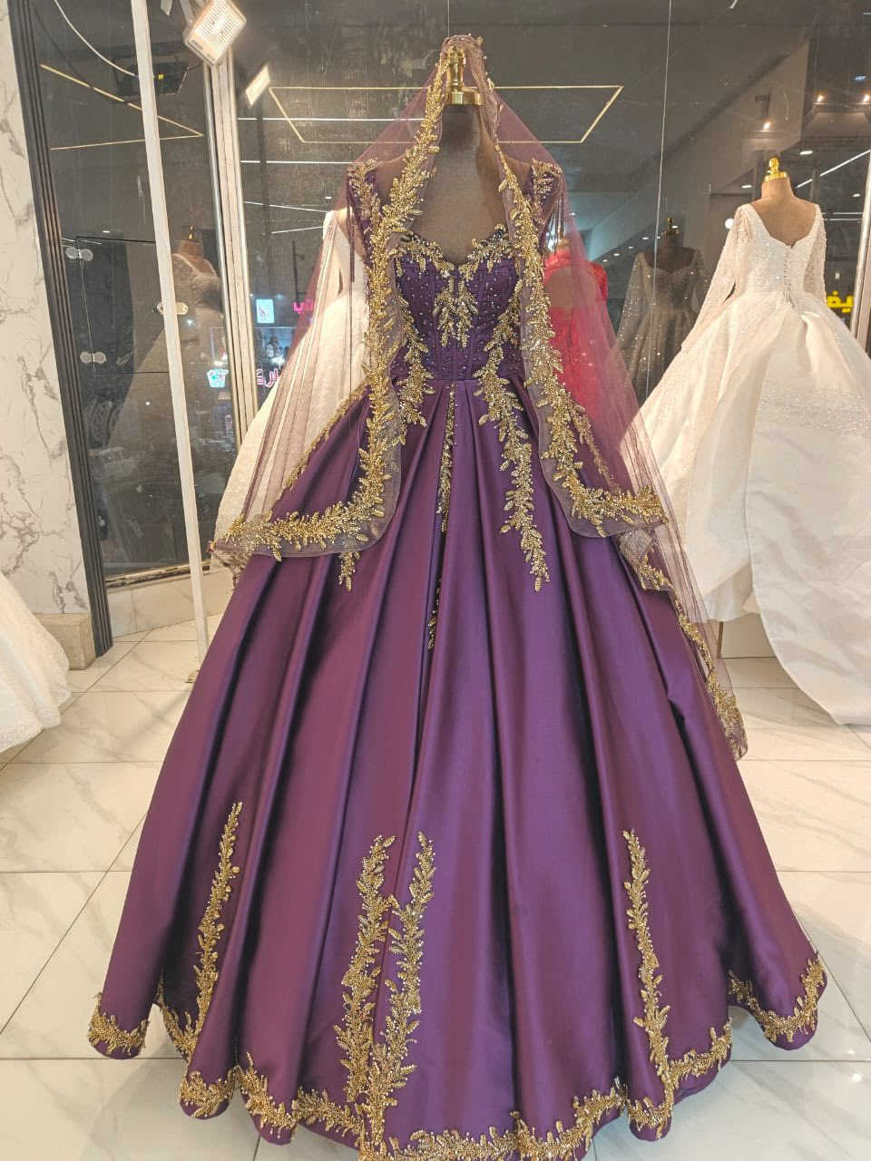 السلام عليكم بعد اذن صاحب الاكروب
عروض بدلات حنه وعرس مع صالون 
:عروض خاصة بمناسبة السنه الجديده
 بدلات حنه وعرس مع صالون حنه وعرس 350 اللف مع فستان هديه
 فقط بدلات حنه وعرس بدون صالون 200 اللف مع فستان هديه
 بدله عرس مع صالون 250 الف
 بس بدله عرس بدون صالون 150 مع فستان هديه
 بدله مهر مع صالون 150اللف
 بس بدله مهر بدون صالون 75 اللف
 زورنا سنتر عروس بيروت وصالون سحر العيون
: الدوره حي الصحه الشارع التجاري فوق عراق بركر مقابيل تخفيضات سنتر للاتصال والحجز على الرقم ***********
