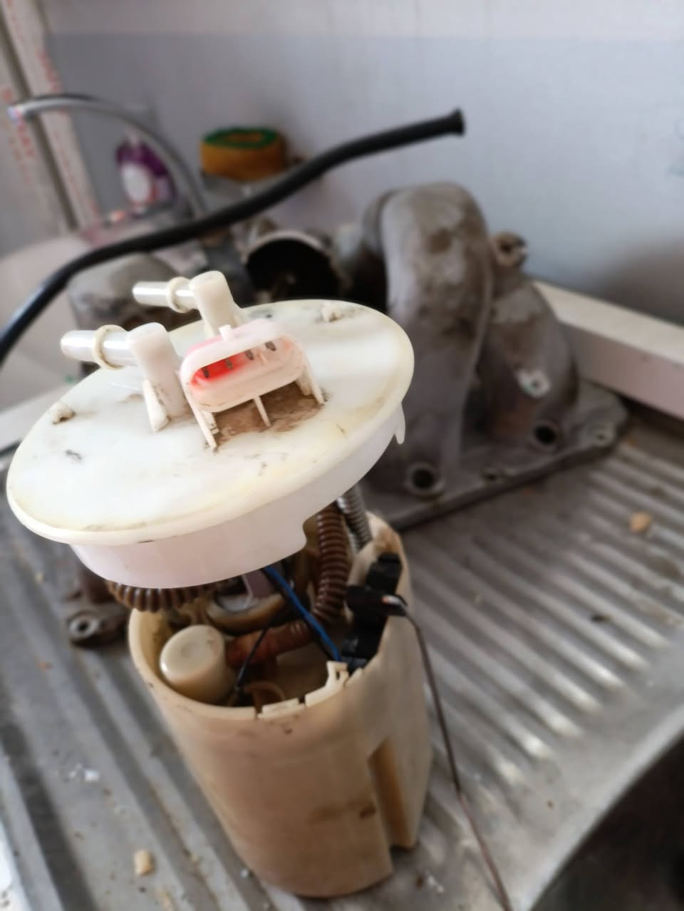 سلام عليكم عندي غراض مال حاويه مال شيري a5 مكان كركوك الحي العسكري كلشي بسعره ***********
