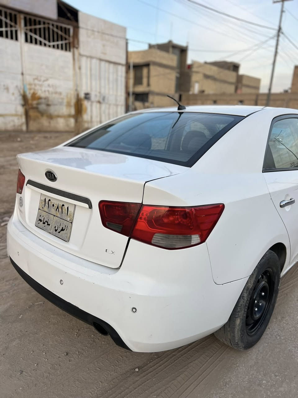 سلام عليكم
سيراتو 2013 خليجي محرك 1600 دوش رقم سليمانية كير و محرك مكفولات السيارة ما بيها نقص 

برغي بيها صبغ كم قطعة يعني احزام بدون دواخل نهائيا 

مواصفاتها 

تحكمات ستيرن 

حساسات خلفية 

شاشة اندرويد

اشاير بالمري 

مري شفط 

مكانها كربلاء طويريج 

سعر 87 بيها مجال 

***********
