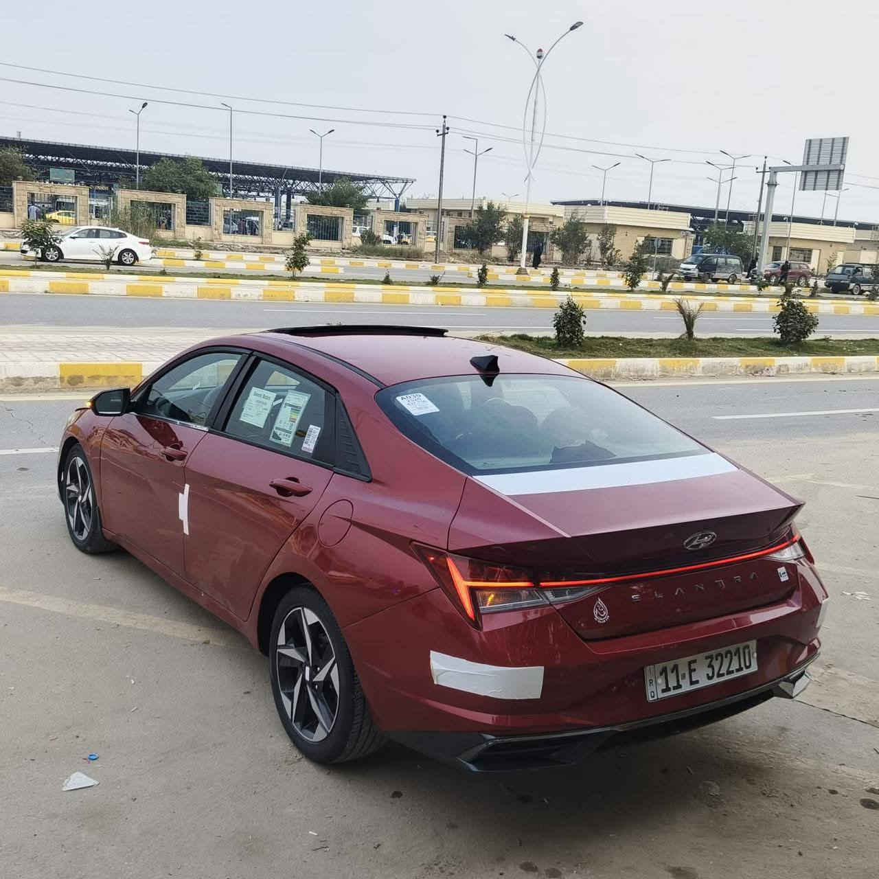 لسلام عليكم النترا موديل 2022 وراد امريكي حره رقم  بغداد الدولي ضرر تبديل باب خلفي وصبغ جاملغ فول1/1 لمتدد 
فتحه سقف
بصمه تشغيل + دخول ذكي + صندوق
شاشه ديجيتل + كامره 
رادار امامي + خلفي + جانبي + توقف ذاتي
اضاءه خلفيه LED + لد نهاري + اضاءه ترحيب
ويل كروم
اشاير بلمري
دمام امامي خلفي 
محرك 2000 دوش كير 6 نمر AT 
السياره جديده وجاهزه من جميع النواحي 
العنوان الناصريه مركز المدينه
الموبايل 📱 ***********
السعر 134
