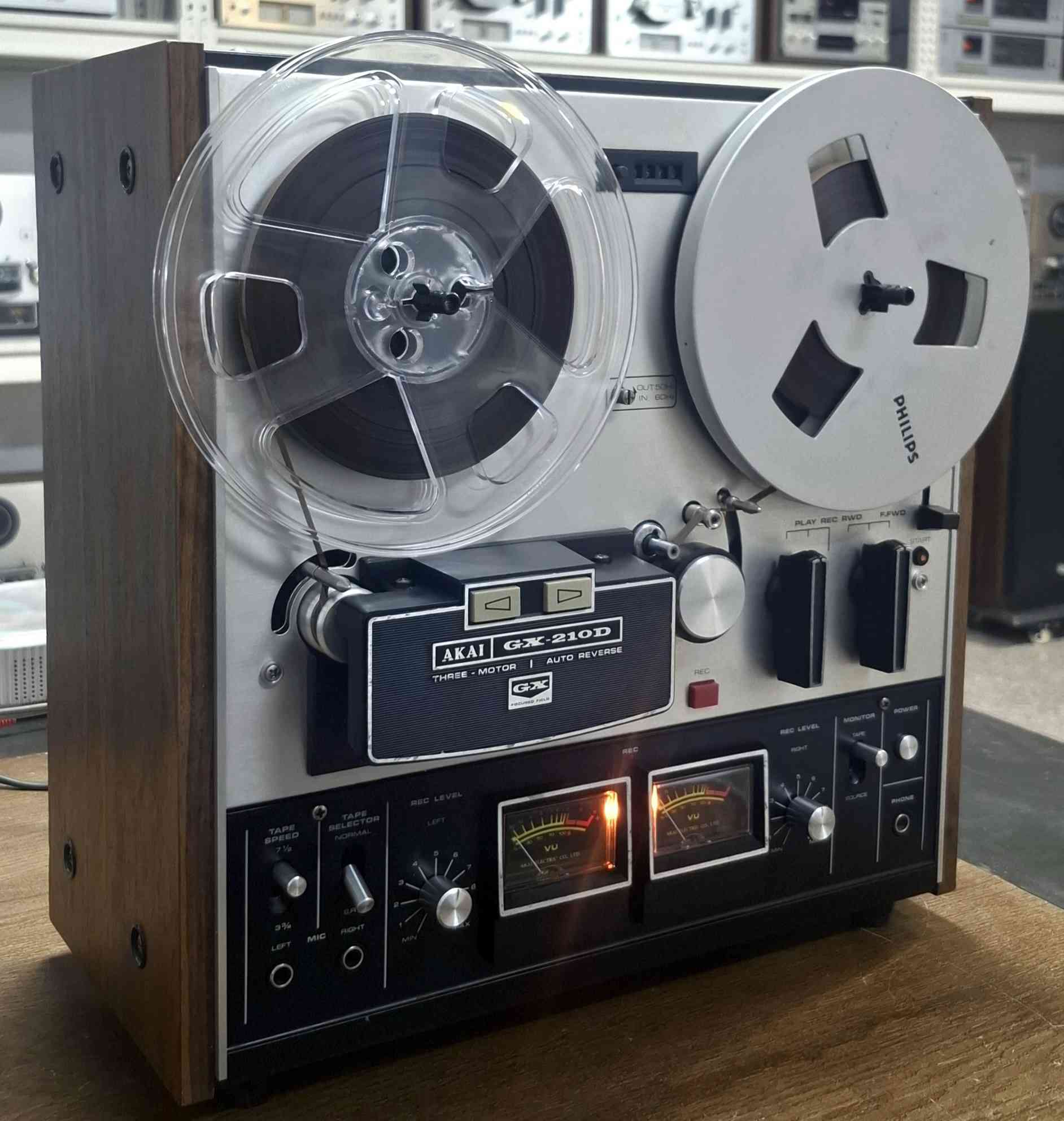 AKAI  |  GX  -  210D 
Three - motor 
Auto reverse 
مسجل بكرة ( تيب ) اكاي ياباني 
جي اكس ٢١٠ دي
٣ موتور  
اوتو ريفرس 
مكانی اربیل . توصیل موجود
واتس اب / ***********
واتس اب
