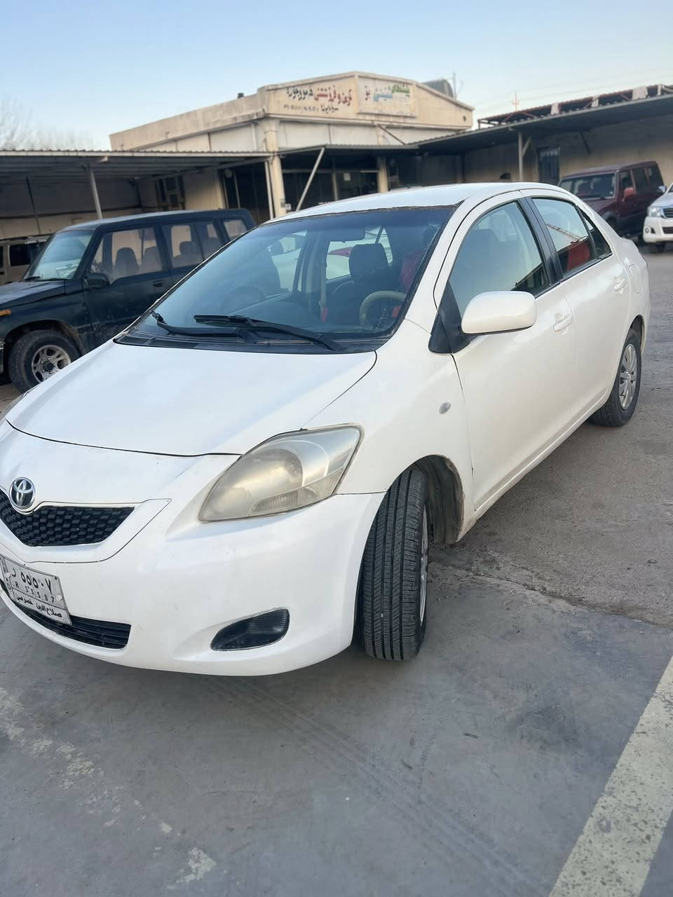 تويتا يارس
براوه 
٢٠٠٩ 
گير تؤماتيك
ته بريد سارد وگه رم
سه رف و دوكه ل و بوخاري نيه 
چوار تايه ي لؤك
چركه ي تيدانيه 
مالي فه قيره 
به نزين هه رناخوات 
زؤر به هه لمه ت و به كيشه 
ليدراوي نيه 
شوين قلادزي 
***********
