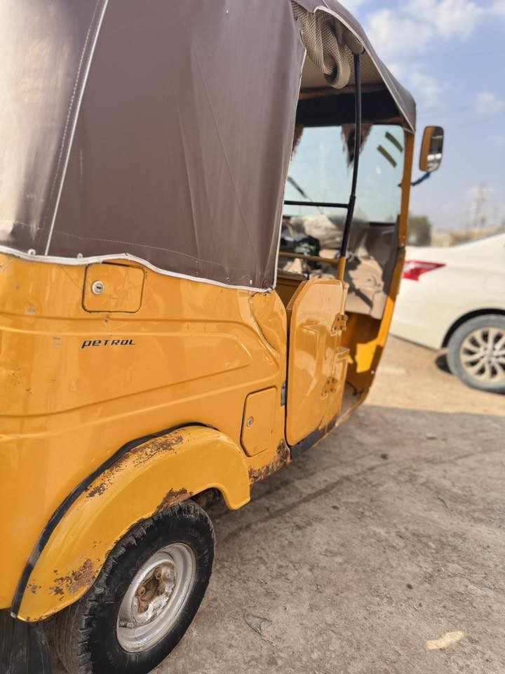 سلام عليكم تكتك البيع  ٢٢شهر ٦مكفوله من ضربه وصبق فقط شخط مكينه تنقص بس مامفتوحه الرقم ***********
