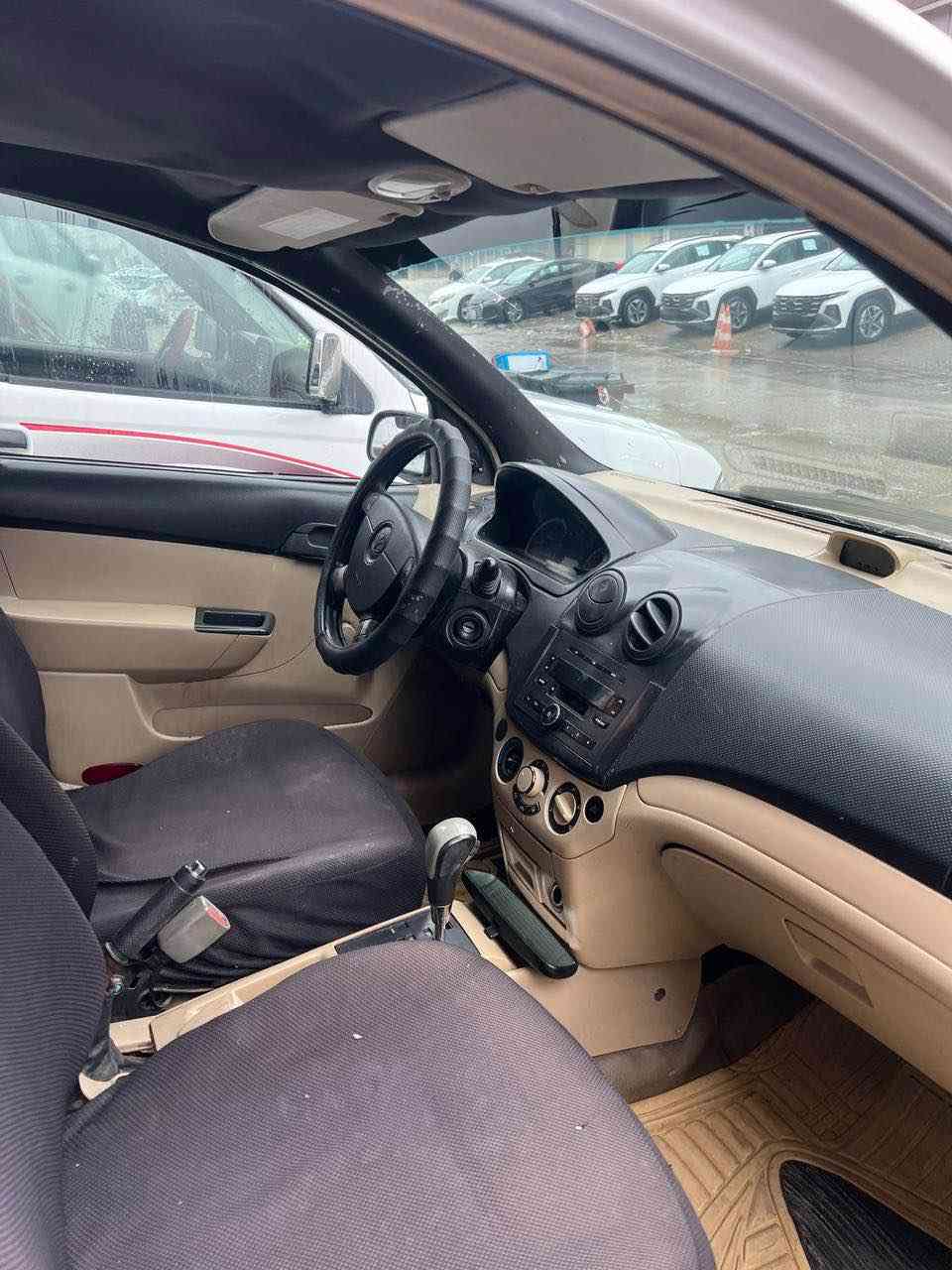 افيوو 2010  رقم دهوك سبي كئير ئوتماتيك داخل زه ر كئير ومكينه بشه رت  سه قف وحيزام بشه رته   هندك قطعت وئ صبغن  250دولار غرامه سه رن  عنوان دهوك مشتري بي تلفوني بكه *********** دهوك, العراق
