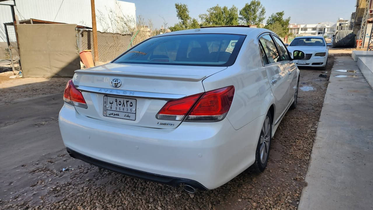 السلام عليكم للبيع افلون موديل ٢٠١١ خليجي لمتد تبديل قبغ جنطة نفس اللون بدون اي ضرر وبيهة مكانين بارد  السعر ١٨٠    ***********
