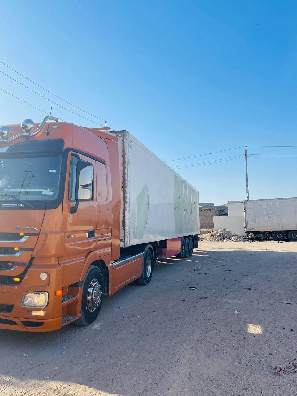 اكتروز مديل ٢٠٠٧ براد شمتز جهاز اس ال٣٠٠ شرط التبريد شيعجبك حمل ثلاجه ومطبخ وصندوك عبار  السياره جاهزه من كلشي اي نقص مابيها 
رقم صاحب السياره ***********
