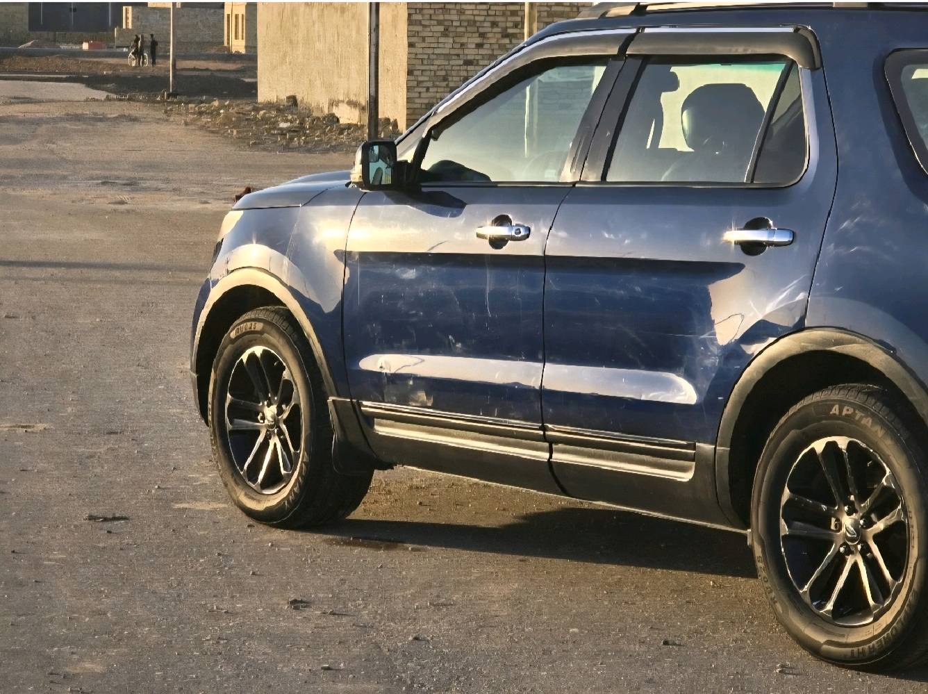 فورد اكسبلور 2012
مواصفات XLT 
بانوراما 
كشنات جلد تدفئة 
تحكمات ستيرن 
شاشة جبيرة 
7 راكب 
مكينة 6 سلندر جديدة

كير مكينة مكفولات السيارة ماشية 140 الف كيلو 

السيارة داخلة للعراق كلين بدون ضربة
داخلة تقرير غرق 
بالعراق صار بيها شخط باب العبري والوراه نصبغن كلير بدون معجون نصبغ وياهن الجاملغ الامامي توحيد لون 
بيها معجون كد شبر بخشم البنيد 

رقمها واسط ب اسمي تريد تحويل تريد وكالة
السعر 125 ورقة وبيها مجال ترهم مراوس حسب القناعة

***********
مكاني ميسان العمارة