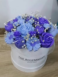 بوكس ورد • شموع معطرة • تغليف حسب الطلب