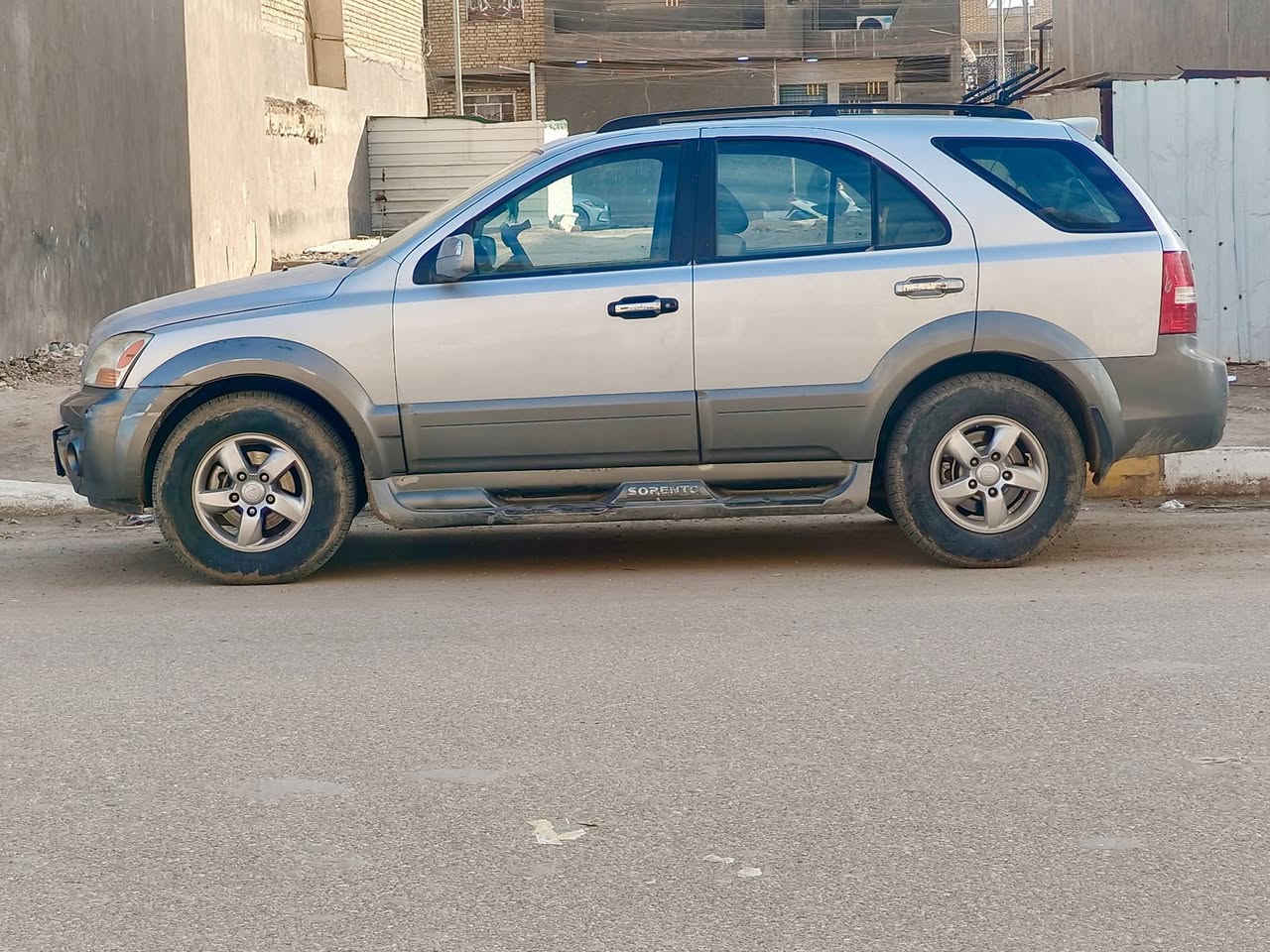 سورنتو موديل 2009
محرك 6 سلندر 
الجاملغ الأمامي الأيسر مبدل. 
تصليح جزء صغير من مقدمة البنيد 
رقم انكليزي. مداور ثاني يوم 

السعر 105وبيه مجال
العنوان الناصرية حي الجامعة (الصخيين)
رقم الهاتف ***********
