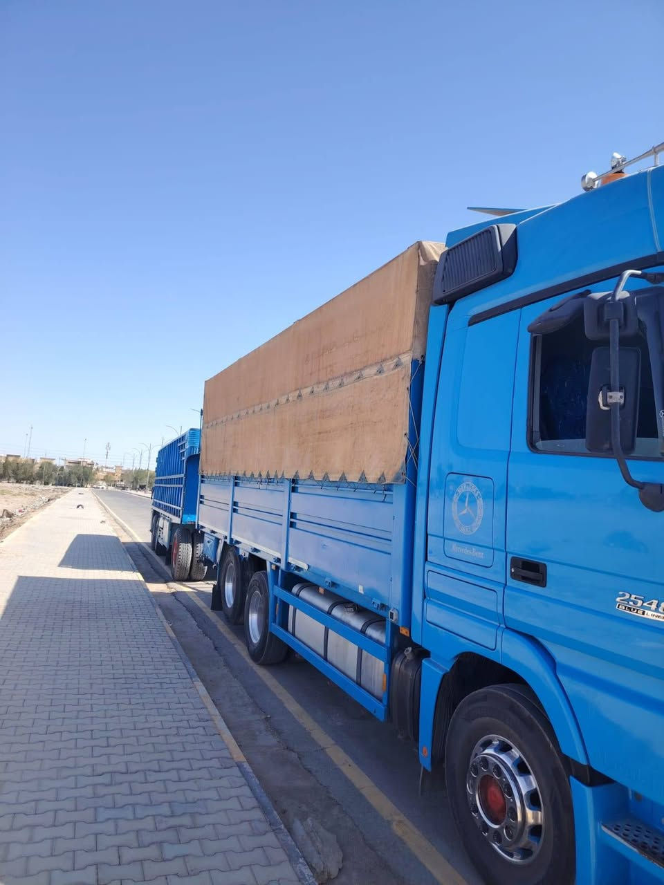 للبيع بدي الطول 7.40 والعرض 260 والارتفاع 255 مكاني بالكوت

***********
