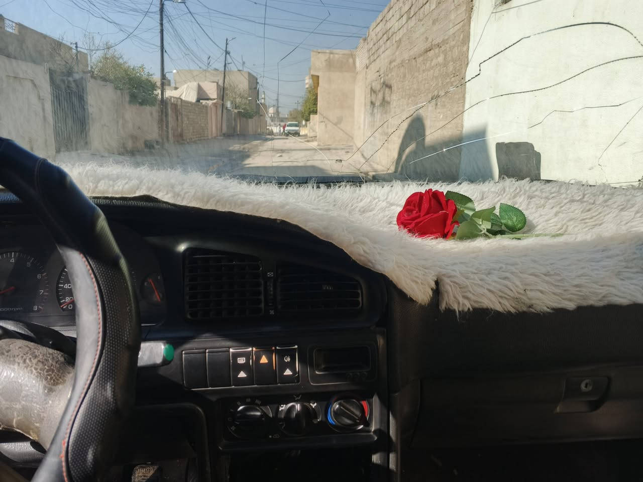 السلام عليكم
سيارة هونداي لانترا موديل 93 گير مكينة شرط محرك مستيبوشي باتري جديد تايرات جدد رقم نينوئ الماني كابون بانزين سيارة خير من الله جاهزة مال بيت 
غير متواجد عل فيس التواصل عل رقم  ***********
