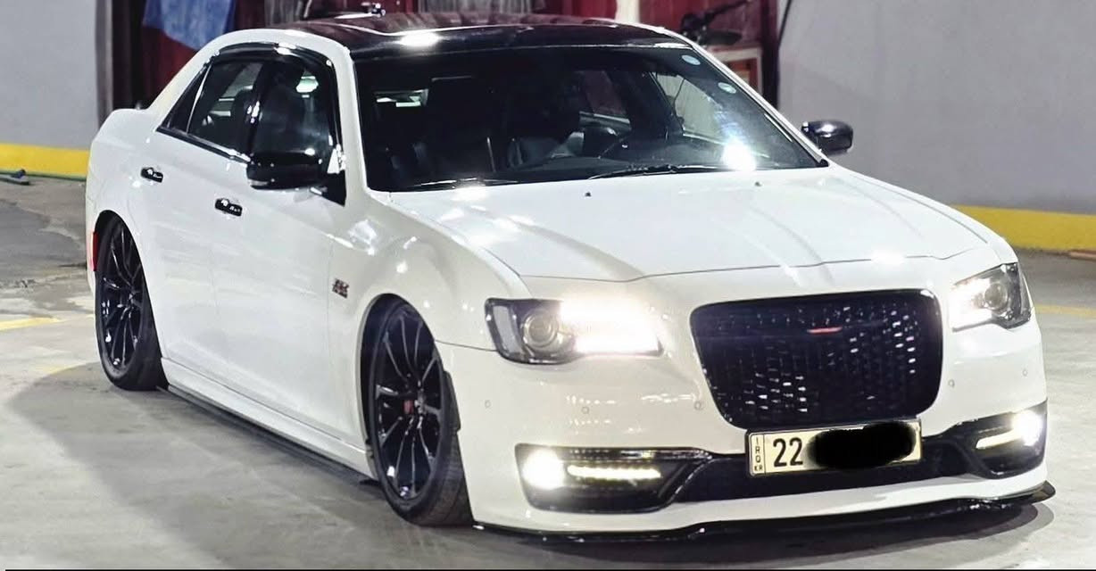 اوباما 5700 فول 300S 

وارد امريكي حادث فقط باب خلفي بدون ايرباك  
دعاميات اس ار تي بلادي صبغ ربع بالدعاميه اثر شخوط 
صور الحادث والسونار مرفقة بالمنشور 

رقم اربيل الجديد  وهزه جديدة
وتحويل ثاني يوم 

المواصفات :
* پانوراما . 
* نقطة عمياء . 
* حساسات امامية .
* مصابيح امامية زنون ديناميكي متحركه
* ويل قياس 20 SRT بلاد 
* حساسات خلفية+ بردة خلفية
* شاشه كبيرة مع نظام ملاحة نفكيشن 
* سستم صوت الپاين مع سماعات 
* ستيرن كهربائي + تدفئة
* مقاعد أمامية كهربائية +خزن ميمور 
* مقاعد أمامية تدفئة + تبريد 
* مقاعد خلفي تدفئة.
* تدفئة وتبريد كلاصات 
* كاميرا خلفية دواره 
* مرايا متحسسة للاضاءة العالية .
* كير شفتر بالستيرن . 
* رادار جانبي وخلفي 

* ⁠السياره عليها اضافات 
* ⁠فجوج برمبو ٤ بستم اصلي SRT
* ⁠فلنجات اصلي SRT
* ⁠ويل اصلي SRT
* ⁠بلكات ريسنك ولف حماوة ريسنك
* ⁠شوتة AFE مغلقة
* ⁠عليها جهاز كومندر و اويل كاج كان 
* ⁠شادلها كامره داش كام امامي خلفي
* ⁠كفرات مكينة 6400 هيمي  
* ⁠تحديث SRT كامل من دوسات 
* ⁠ودعاميات ولدات ومفرات سيارة
* برمجة مصطفى ايگل 
* دبات كورسا
* ⁠ كامله من كلشي مسويله ادامة كامله
*ملاحظة الجگات شايلهن وشادلها صدر كامل 
srt
*********** بغداد, العراق
