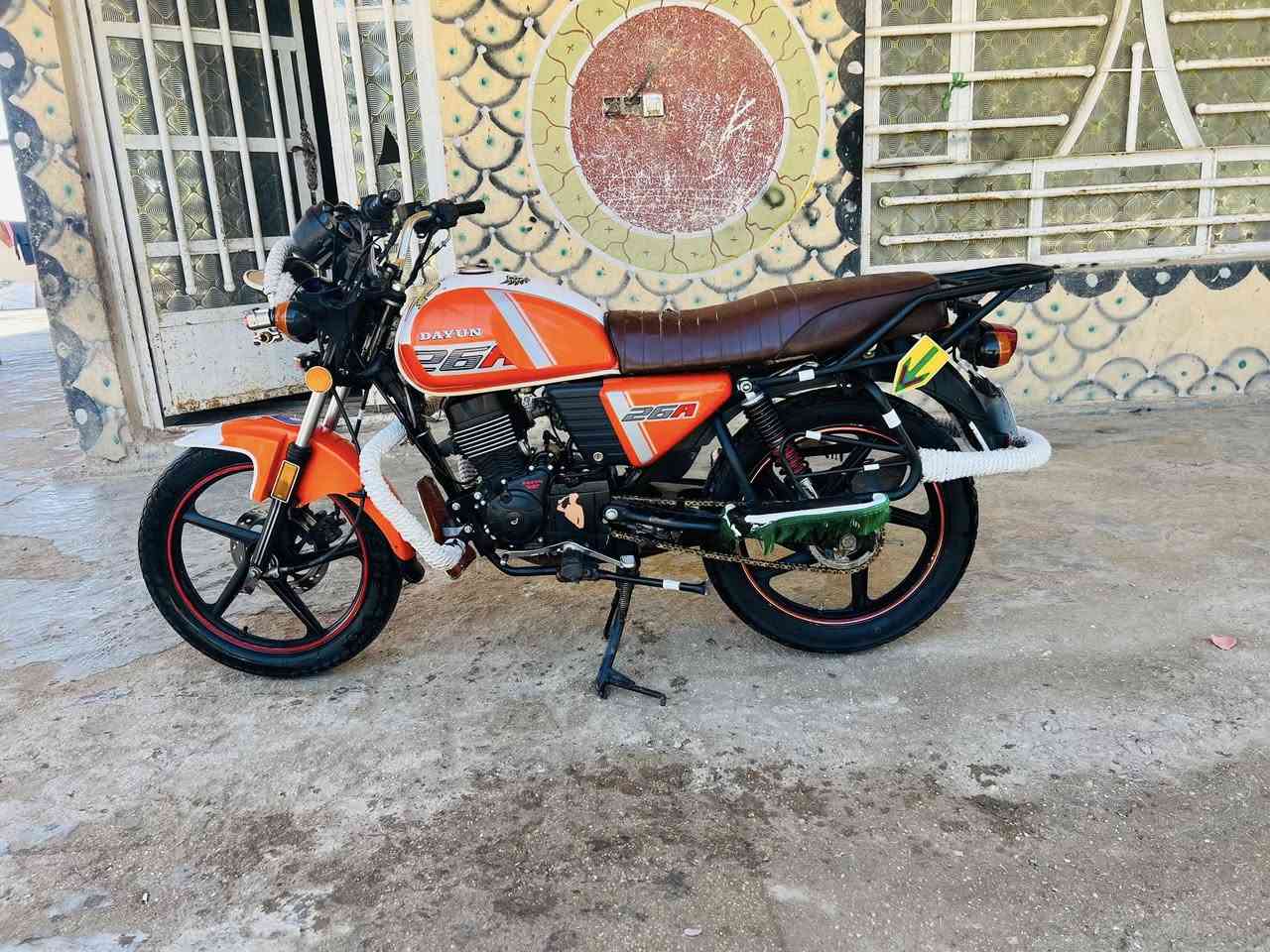 سلام عليكم دراجة دايوان للبيع موديل 23 أوراق اصوالي دراجة مكفولة كفالة عامة  كهربائيات كاملة أي نقص مابيهةً كتابة حمرة.  شرط. انضف من الصورةً السعر مليون 500 وبيهة مجال. ***********
