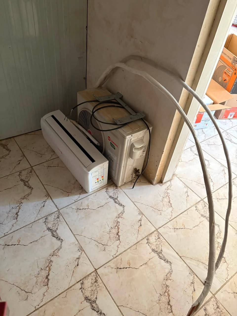 للبيع سبلت ١ طن 
الموقع حي الجهاد يم مدينة العاب جنة الكرخ
السعر ٢٠٠ قفل
للتواصل ***********
