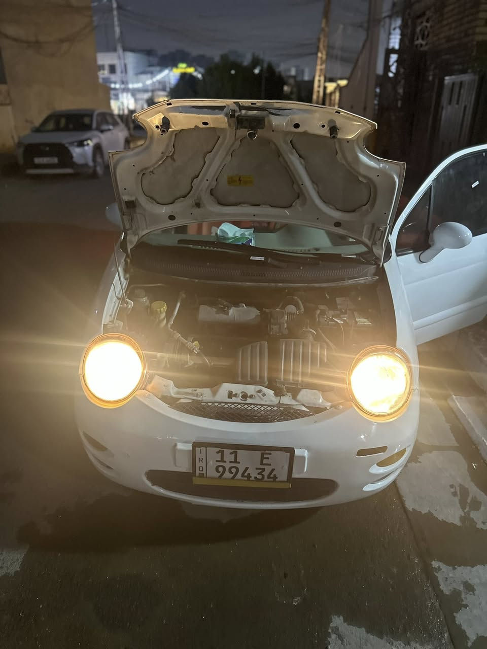 السلام عليكم 
كيو كيو موديل 2013 للبيع 
كير مكينه مكفولات 
كير اوتو 
رقم بغداد الإنكليزي باسمي سنويه لل 2030 
تبريد نقص غاز 
كهربائيات كلها شغاله 
مكانها حي الجهاد الرفاق 
***********
السعر 32 وبيها مجال
