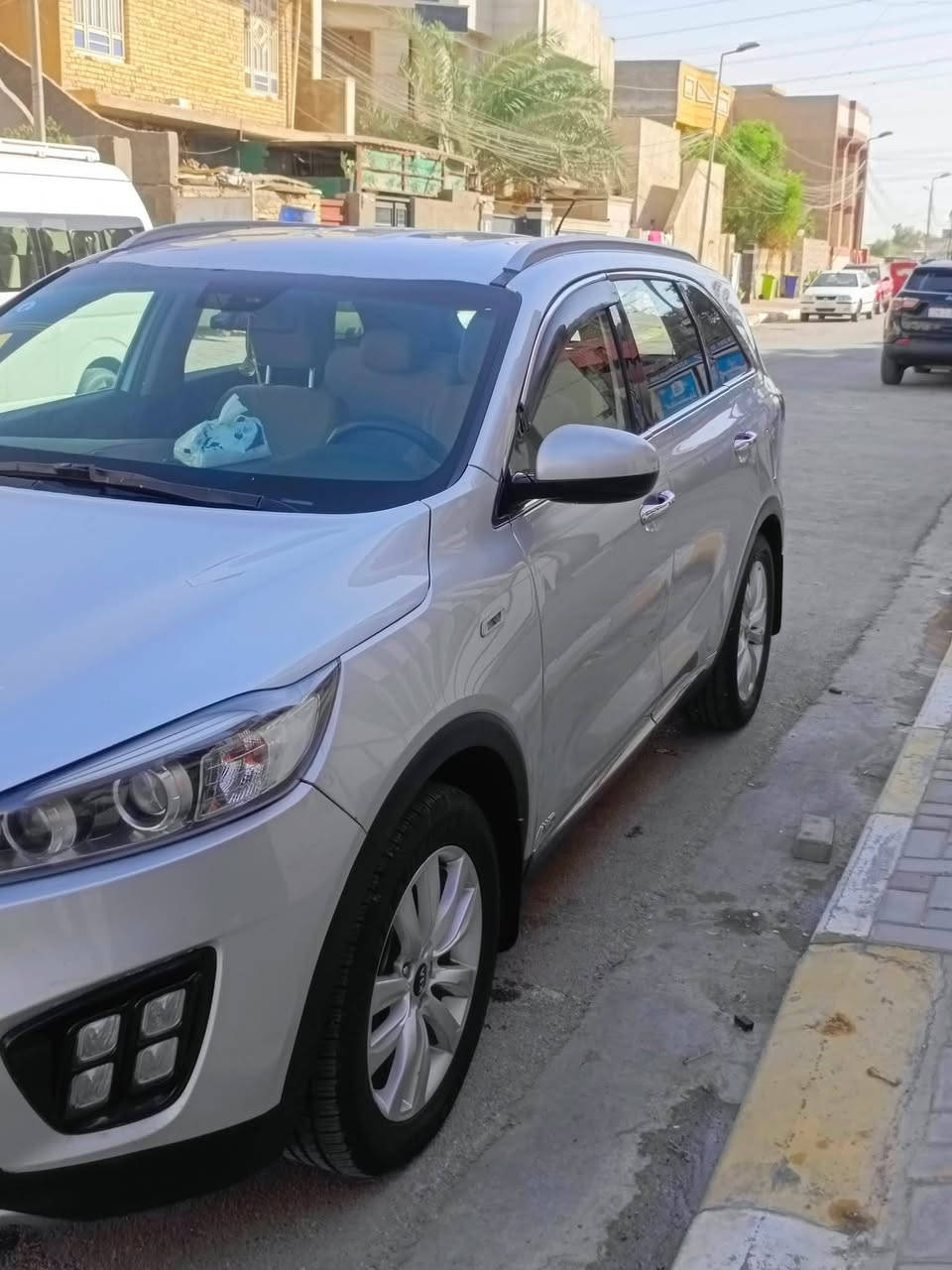 سورنتو مديل 2017وارد خليجي حداديه جديده تخم تاير سياره فور ويل سبعه راكب محرك 6سلندر السياره جاهزه *********** السعر 170تحويل ثاني يوم

