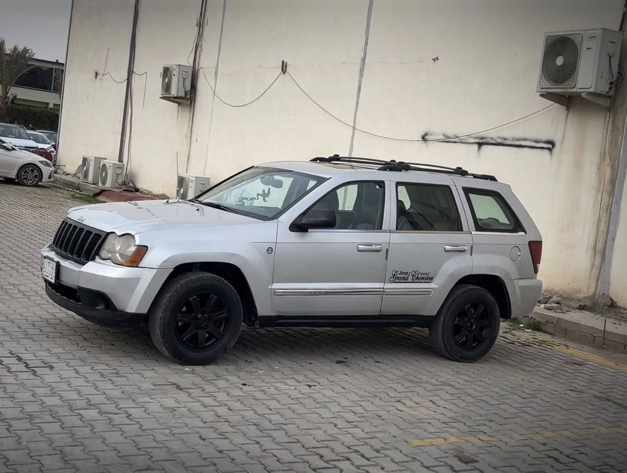 سلام وعليكم ، جيب لاريدو موديل ٢٠٠٨ بسعر ٨٧ وبيه مجال
وماعتقد هيج نضافه بهل سعر 
فول موصفات فئه لمتد لون سلفر ‬
تخم تاير جديد 
صدر نضيف ، و ترايك لشمال 
والسياره احله من الصور 
غرفته كلش حلوه كهرباياته كله شغاله 
رقم بغداد شرط التحويل 
ملاحضه شويه بيه جولح بلجاملغ الخلفي على كد شبر
غير متواجد على الماسنجر
عنوان بغداد العامريه 

‭٠٧٨٩ ٠٨٣ ٩٨٩١‬
