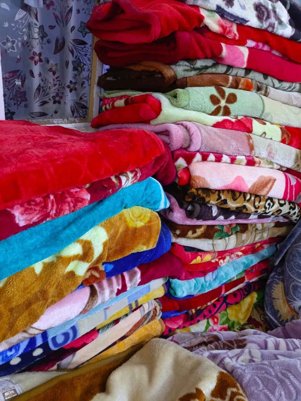بضاعه جديد بطانيات القطعه ب 9وبيه مجال للياخذ كميه ***********بي واتساب
