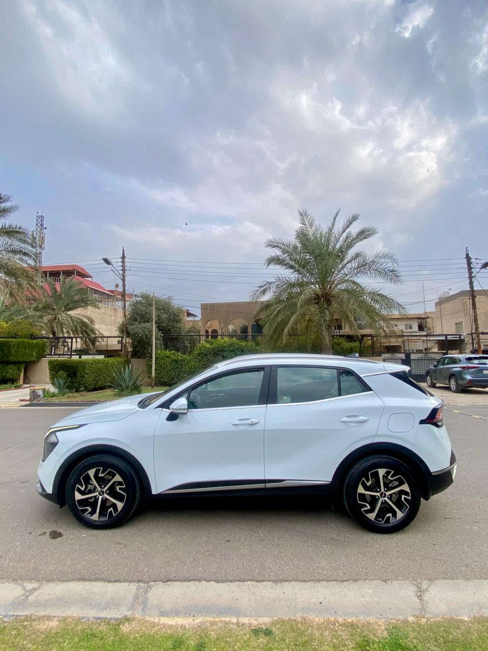 السلام عليكم
سبورتج  ٢٠٢٢  خليجي رقم اربيل الجديد تحويل او وكاله 
السياره كامله انشاء الله مابيها اي نقص مكينه كير صدر  مكفول 
السياره مكفوله بدون صبغ  بدون تبديل
مواصفات السياره
داخل اوف وايت
شفتات ستيرن
حساس خلفي
مري شفط+اشاير+ رادار تحذير
تشغيل عن بعد
كامره
دخول ذكي + ترحيب عند الاقتراب
هاند بريك دكمه
مكان السياره بغداد حي الجامعة 
للاستفسار:***********
