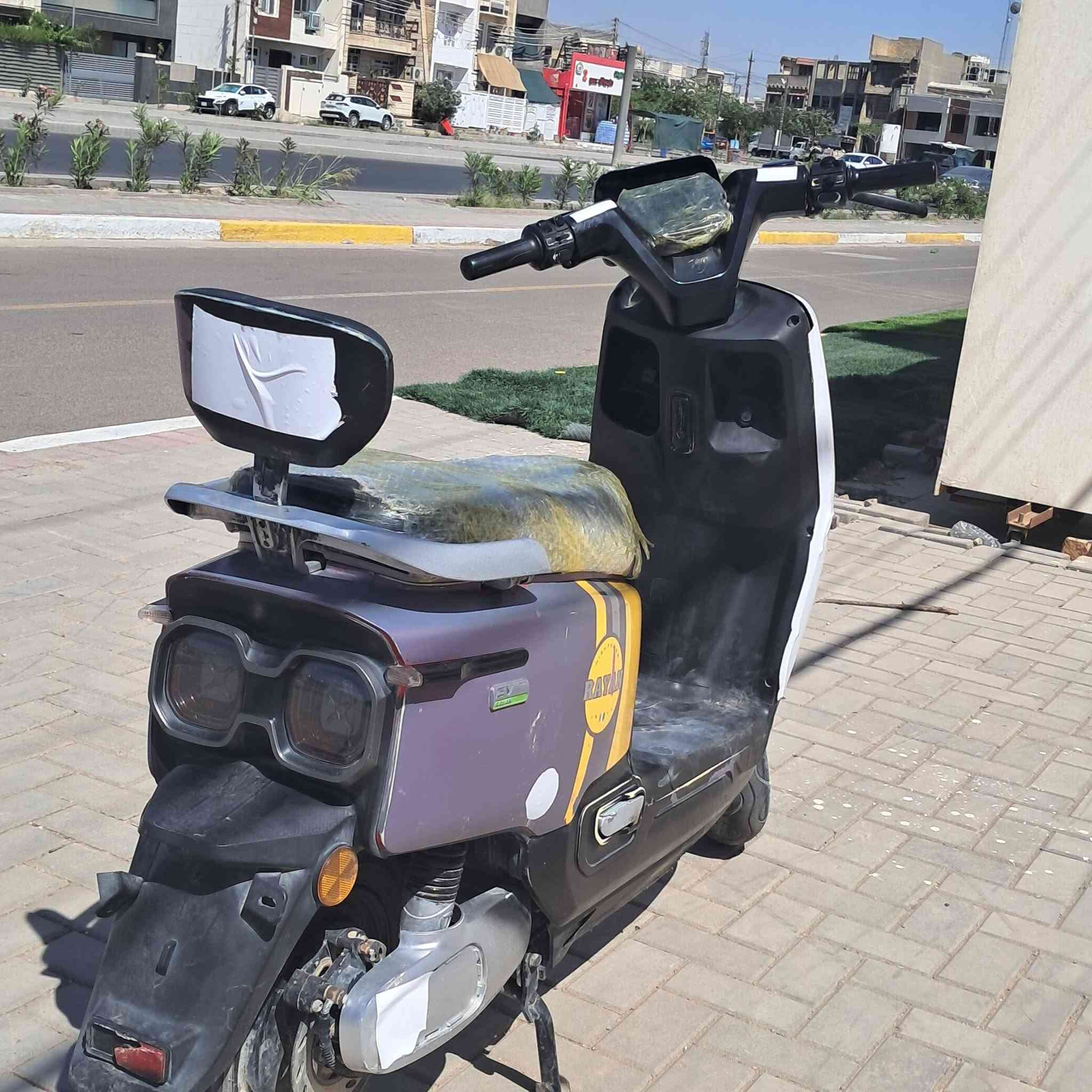 السلام عليكم دراجه شحن ريان ام عيؤن 6بطاريات كبار جديد نقص يده مل بريك فقط
فول مواصفات 3سرعه 
موديل25 لايت عالي ناصي شاير يمنه يسره سعر 480 وبيه مجال بصيط مكاني بغداد  البياع حي الجهاد  ***********فقط واتساب

