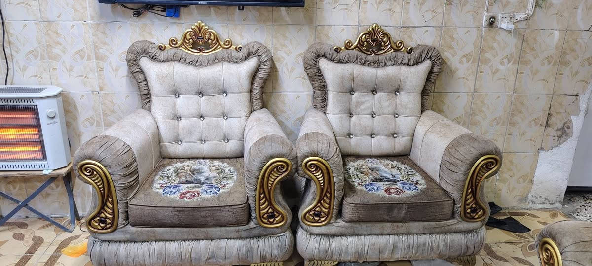 سلام عليكم تخم قنفات ملكي عشر مقاعد امانت الله جديدات فقط تنظيف يرادلها وسعرها 500 وبيها مجال للتواصل واتساب *********** عنواني بغداد الحريه
