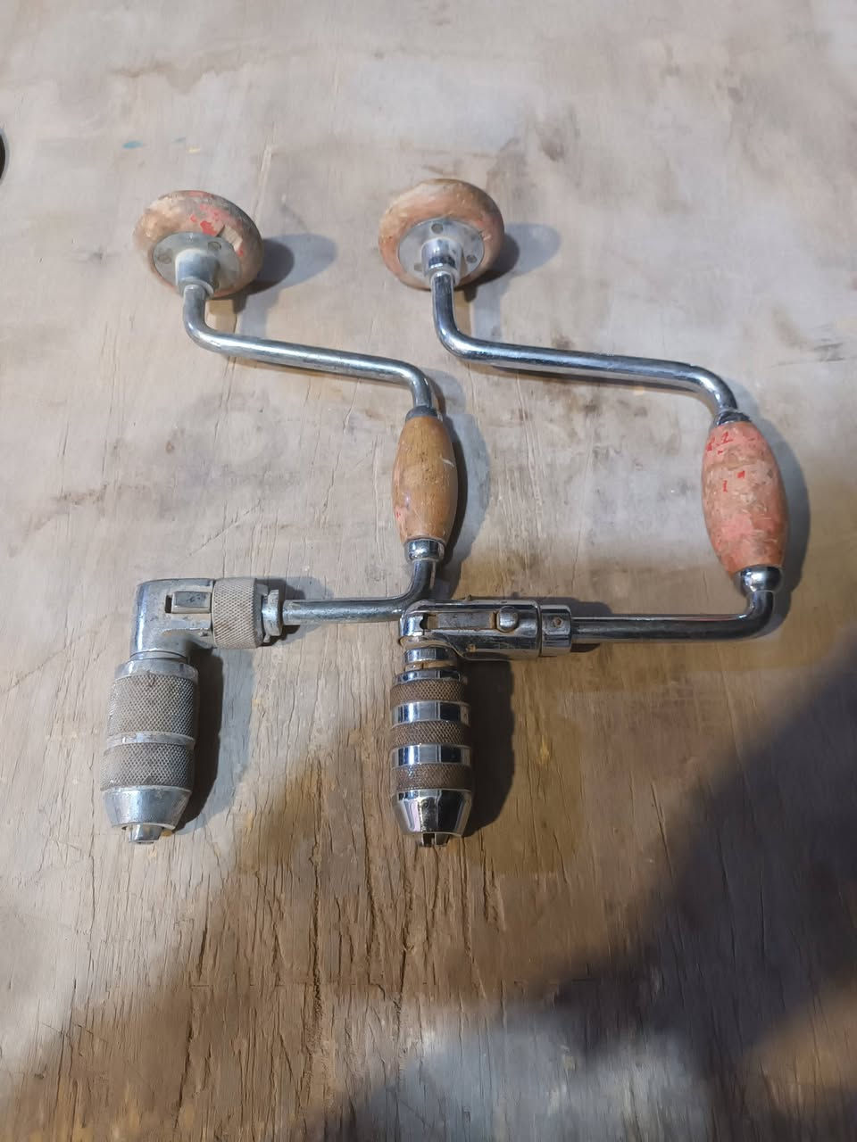 السلام عليكم من رخصة الادمن المحترم  غراض نجارة للبيع كلمن وسعرة الاتصال على *********** بغداد نهاية حي اور ويوجد توصيل
