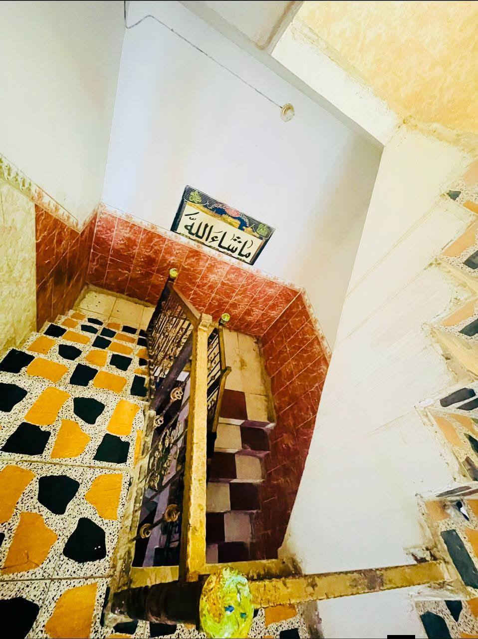 السلام عليكم
دار للبيع ..... الحمزه الغربي /حي الحوراء الملحق  ....قرب حسينية عبد الخضير طابو صرف  المساحه 328 متر مربع
بناء حديث عام 2013...  طابوق معمل بدره
طابقين ... 
السقف عكاده 
الدار ركن على شارعين ...الشارع الامامي 20 متر ... الشارع الجانبي 10 متر 
تحتوي الدار 7 غرف نوم ... 4,  غرف نوم واسعه 5×4 في الطابق الارضي و 3 غرف نوم واسعه 5×4 في الطابق الثاني
تحتوي الدار .. صاله واسعه جدا  قياس 10×4 عدد 2  في الطابق الاول وفي الطابق الثاني 
تحتوي الدار على استقبال حديث واسع 8×4
تحتوي الدار. على مطبخ واسع 4.5×4.5
تحتوي الدار. على مجمع صحيات عدد2  داخلي وخارجي
 تحتوي الدار على طوارم عدد 2 
تحتوي الدار على حديقه ..
التحويل مباشر ....
محولة الكهرباء الوطنيه في ركن البيت 

الدار  تقع على مسافة اقل من 15 متر عن التبليط 
ماء اساله  متوفر
السعر 200 وبيها مجال قليل 
الدار تصلح معهد تدريسي او روضه أو حضانه 
التواصل على الرقم *********** و الرقم *********** اتصال مباشر او واتس اب
