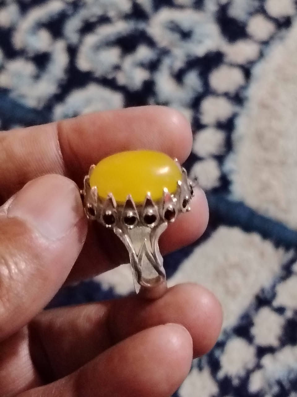 #الجميع عقيق اصفر مطعم بحجر زفير للبيع فقط مكاني بغداد يوجد توصيل


**إذا كنت صاحب هذا الإعلان وتريد حذفه لأي سبب، رجاءا أرسل رسالة إلى الدعم الفني**