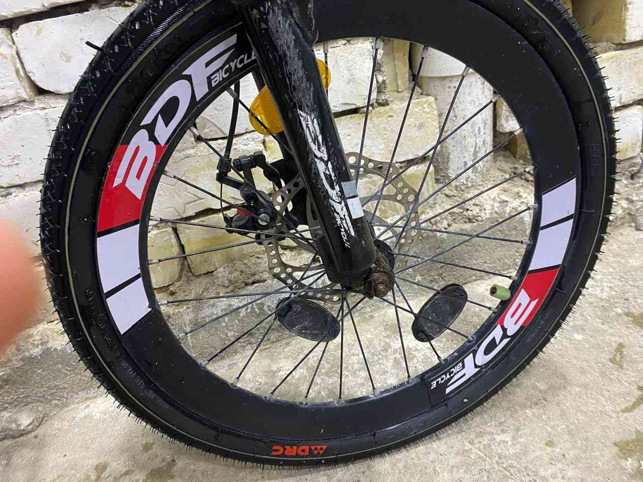 السلام عليكم 
بايسكل جبلي للبيع 
نوعيه BDF
السعر 65
وبي مجال
الاتصال على الرقم 
***********
