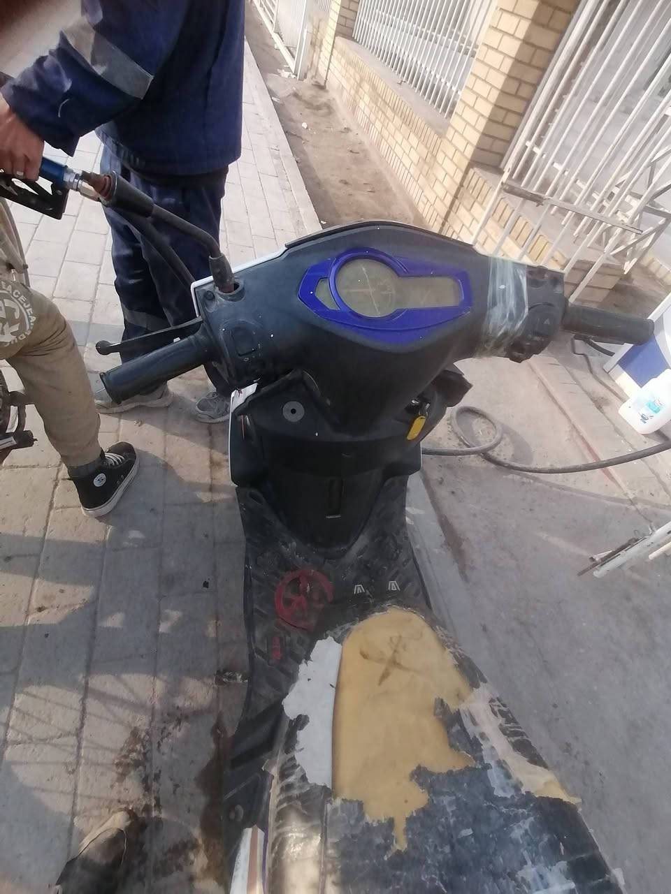 معك صيني للبيع ماكينتها حلوه بها ربل ولف شويه ويقطع الدخان شرط كنده حلوه ناعمه سلفه  دراجه مكانها بصره حمدان شراي يخابرني دراجه جاهزه عاوزه ***********  ميتين وبيهة مجال
